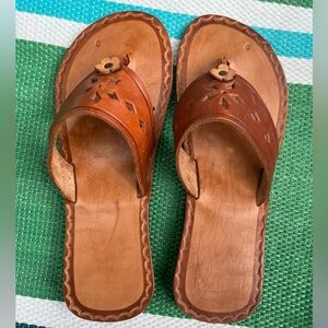 ✨🎉HP - Elegant Floral Brown Handcrafted Leather Sandals - Women Size 6 EUC